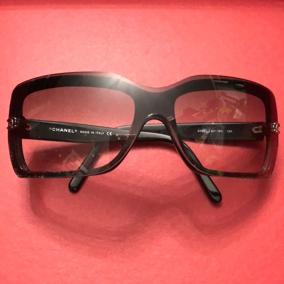 🌺🌺CHANEL SUN GLASSES AUTHENTIC WITH BOX - Picture 2 of 9